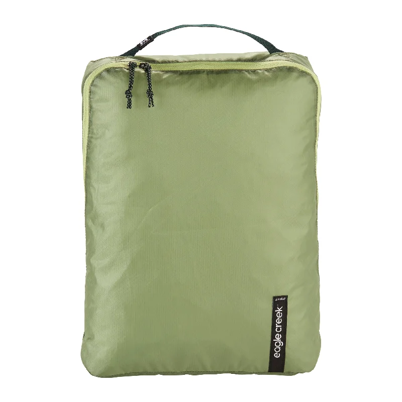 Waterproof luggage covers for protection against rain on outdoor tripsPACK-IT™ ISOLATE CUBE M