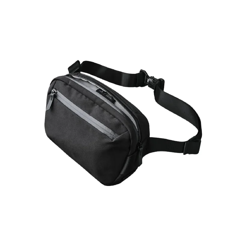 Garment - protected travel bag with hanging system for suits and dressesAlpaka Go Sling Mini V2